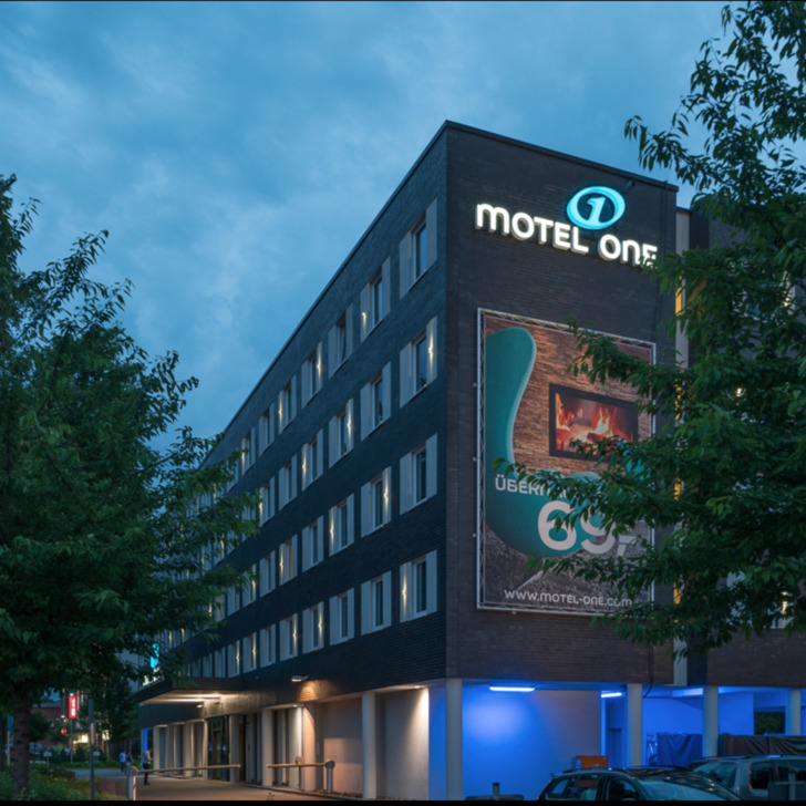 Hotel Parkplatz Motel One Hamburg Airport Nicht Uberdacht In Hamburg