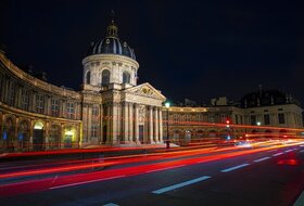 Rues populaires car parks in Paris - Book at the best price